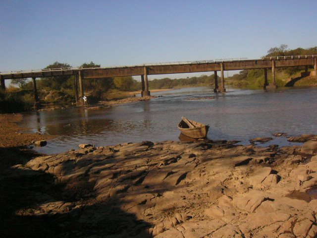 Puente sobre el río Tebicuary